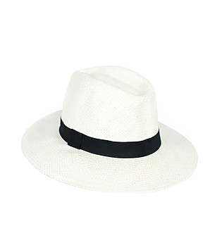 Бяла шапка с лента в черно Sinalia снимка