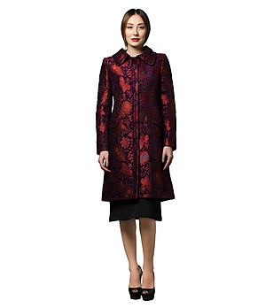 Дамско манто в цвят бургунд снимка