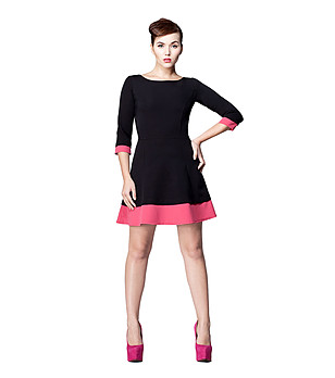 Черна рокля с розови елементи Oksana снимка
