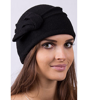 Черна дамска вълнена шапка Boni снимка