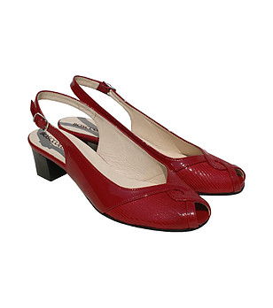 Кожени лачени дамски сандали в червено Aura снимка