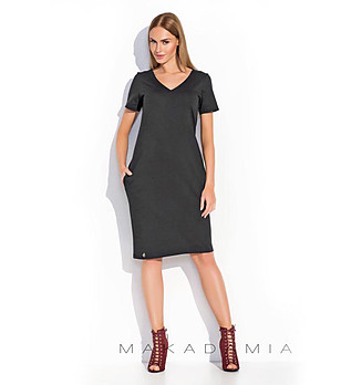 Черна рокля с изчистен дизайн Mala снимка