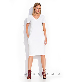 Бяла рокля с изчистен дизайн Mala снимка