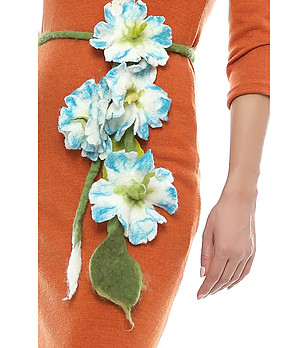 Дамски колан с цветя в бяло и синьо снимка