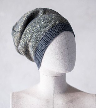 Дамска плетена шапка в сиво и златисто Negra снимка