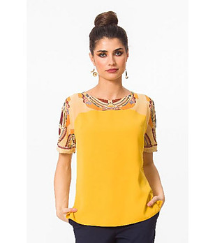 Дамска блуза в жълто снимка