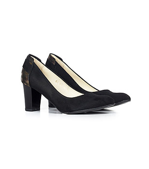 Черни дамски кожени обувки с контрастни елементи снимка