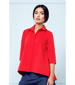 Червена дамска асиметрична риза снимка