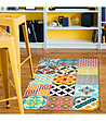 Многоцветен килим с фигурални принтове-2 снимка