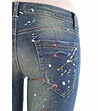 Дамски памучни дънки в син нюанс с контрастен принт-3 снимка
