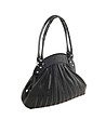 Черна кожена дамска чанта с релефни кантове-2 снимка