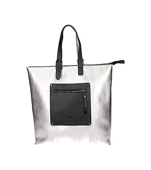 Сребриста дамска чанта с черни елементи снимка