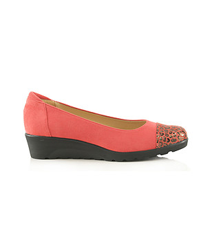 Дамски велурени обувки в цвят корал Leona снимка