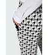 Дамски спортен панталон на пепит в сиво, черно и бяло Shaya-4 снимка