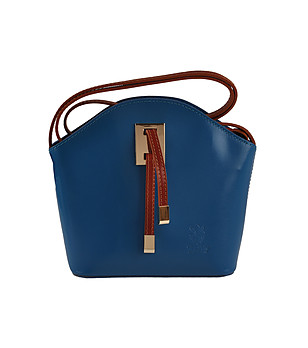 Синя кожена дамска чанта с висулки снимка