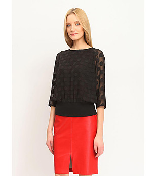 Черна дамска прозрачна блуза на точки снимка