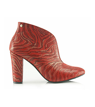 Червени дамски затворени обувки със зеброви шарки Fresia снимка