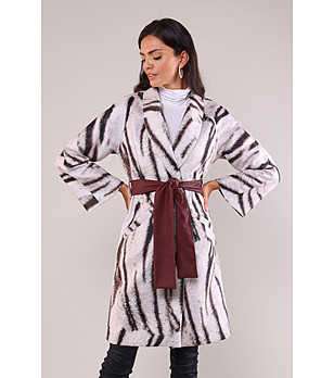 Класическо дамско палто с тигров принт снимка