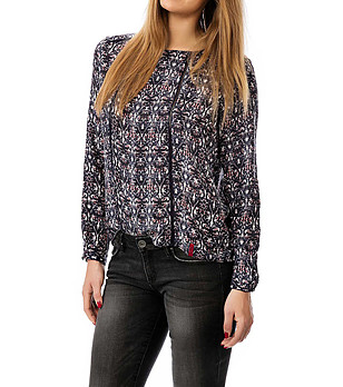 Тъмносиня дамска блуза с принт Irem снимка