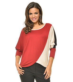 Дамска блуза в червено, черно и цвят крем снимка