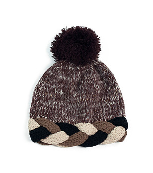 Кафява зимна шапка с плетеница Zoe снимка