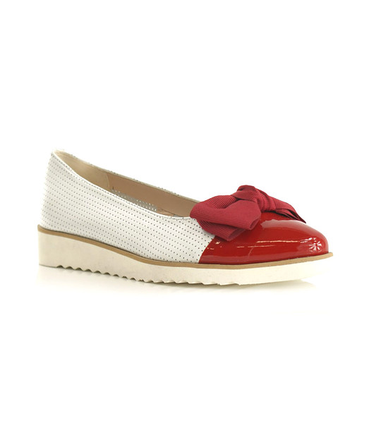 Кожени дамски обувки в бяло и червено Lena снимка