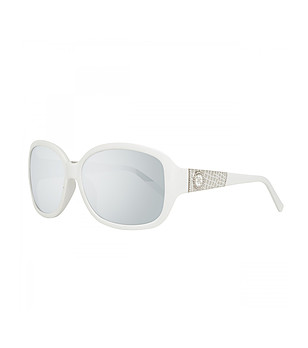 Бели дамски слънчеви очила снимка