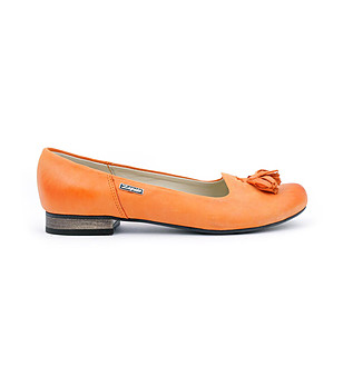 Оранжеви кожени дамски обувки с пискюли Lisa снимка