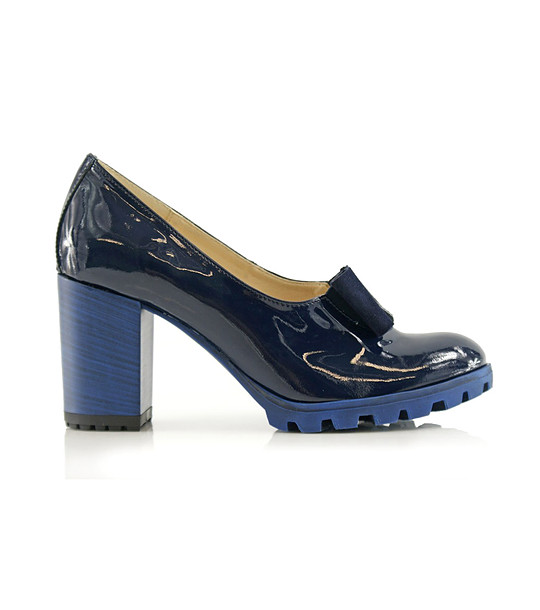 Лачени дамски кожени обувки в синьо Latoya снимка