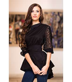 Черна дамска блуза с дантелени ръкави снимка