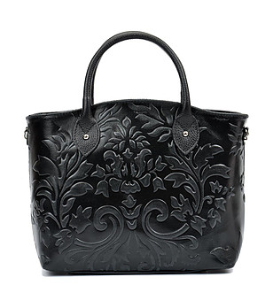 Черна кожена дамска чанта с релеф Lea снимка