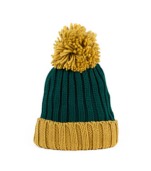 Дамска плетена шапка в зелено и горчица снимка