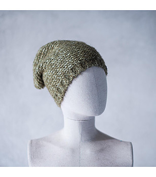 Дамска плетена шапка в цвят маслина снимка