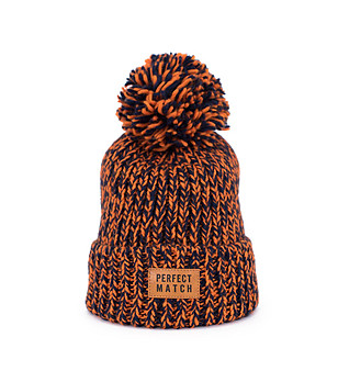 Унисекс зимна шапка в тъмносиньо и оранжево снимка