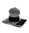 Комплект от шапка и шал в черно и бяло на каре-2 снимка