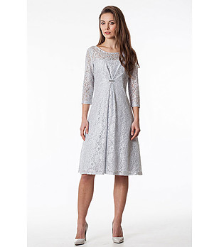 Дантелена рокля Bernadeta в сребристо и светлосиво снимка