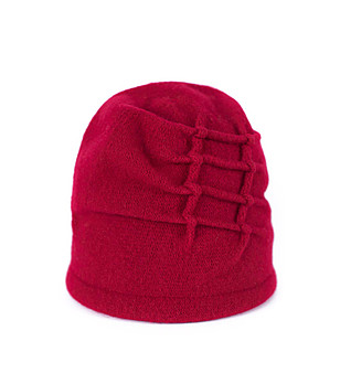 Червена дамска вълнена шапка с ефектни набори снимка