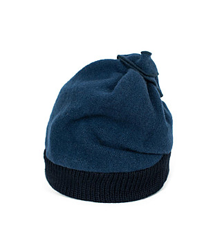 Вълнена дамска шапка в синьо снимка