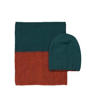 Комплект от шал снуд и шапка в зелено и цвят керемида снимка