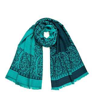 Правоъгълен дамски шал в нюанси на цвят емералд снимка