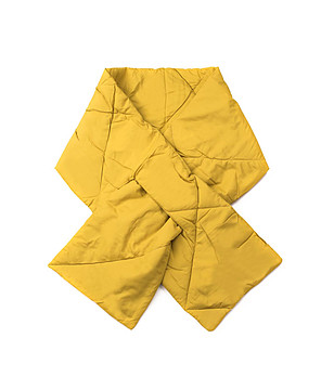 Дамски правоъгълен шал в цвят горчица снимка