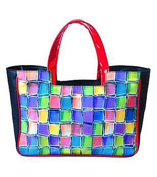 Дамска чанта с цветен принт с фигурални мотиви снимка