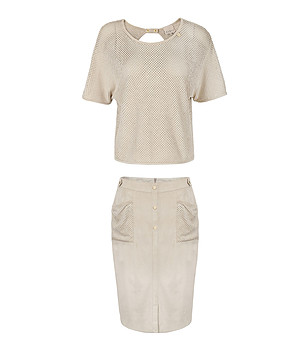 Комплект от мрежести блуза и пола в бежов цвят снимка