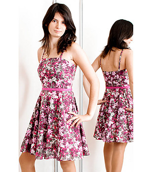 Памучна флорална рокля в цвят циклама снимка