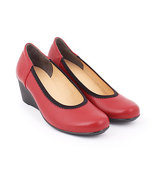 Дамски кожени обувки в червено и черно с платформа Ismena снимка