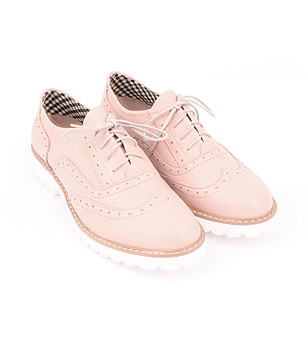 Дамски кожени обувки в розов нюанс с грайфери Marlita снимка