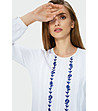 Бяла дамска блуза със сини бродерии Demi-3 снимка