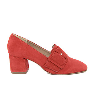 Дамски велурени обувки в червен нюанс снимка