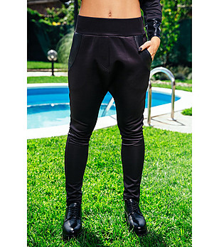 Черен дамски панталон тип потури снимка