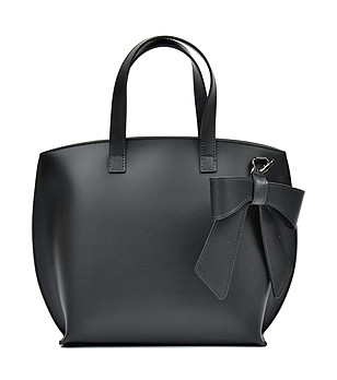 Черна дамска кожена чанта с панделка Sesilia снимка